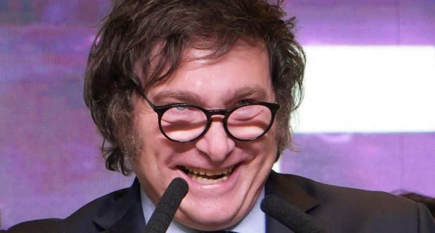 Acusan a Javier Milei de aumentarse el sueldo en casi un 50%