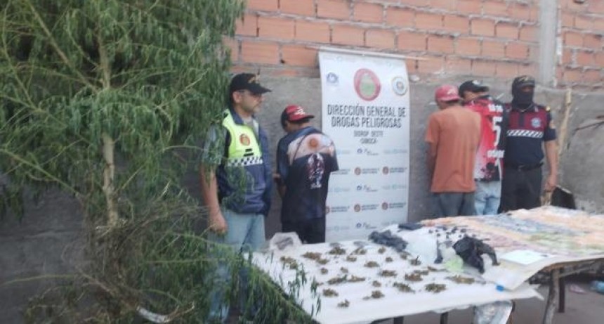 Tres aprehendidos y secuestro de droga tras la denuncia de vecinos