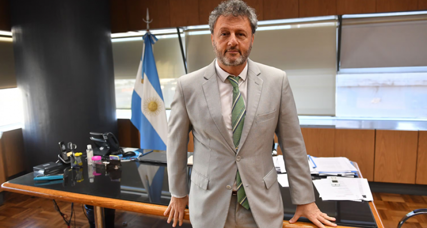 Milei ech&oacute; al secretario de Trabajo por los aumentos de sueldo en el Ejecutivo