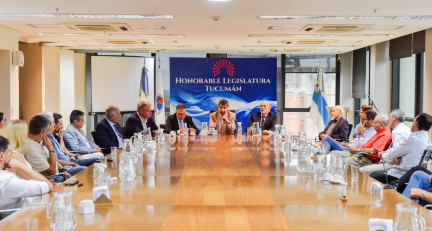 El Vicegobernador recibi&oacute; a la Federaci&oacute;n Econ&oacute;mica y C&aacute;mara de Empresarios por la modificaci&oacute;n del horario comercial
