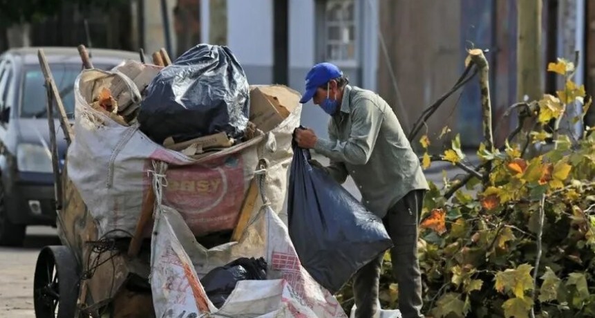 Una familia debe ganar $690.000 para no ser pobre