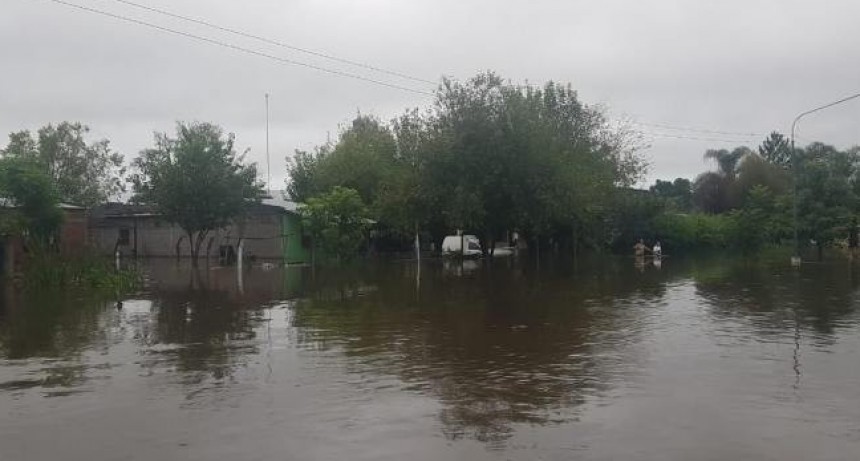 De a poco el agua cede y los tucumanos pueden regresar a sus casas