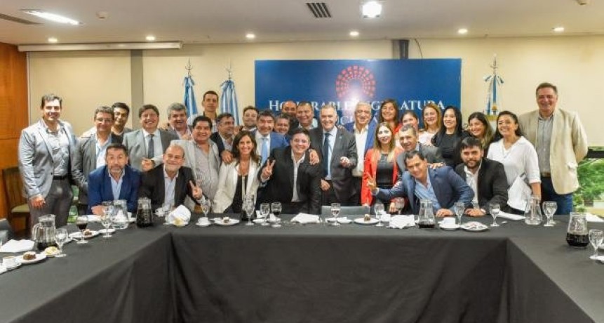 Legisladores peronistas apoyan a Jaldo por su postura dialoguista con el Gobierno nacional