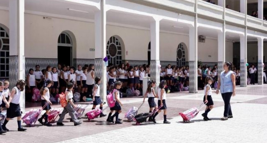 Educaci&oacute;n trabaja con colegios privados por el aumento de cuotas