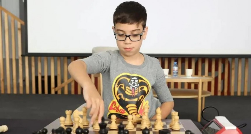 Un argentino de 10 años derrotó al número uno de ajedrez en el Bullet Brawl 2024