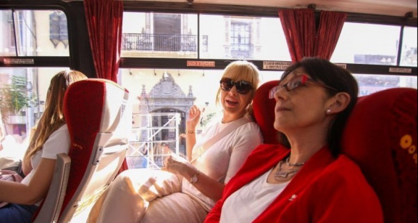 Chahla particip&oacute; en el lanzamiento del Bus Tur&iacute;stico