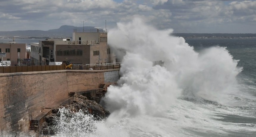 Cuatro personas murieron en Espa&ntilde;a arrastradas por fuerte oleaje provocado por temporal