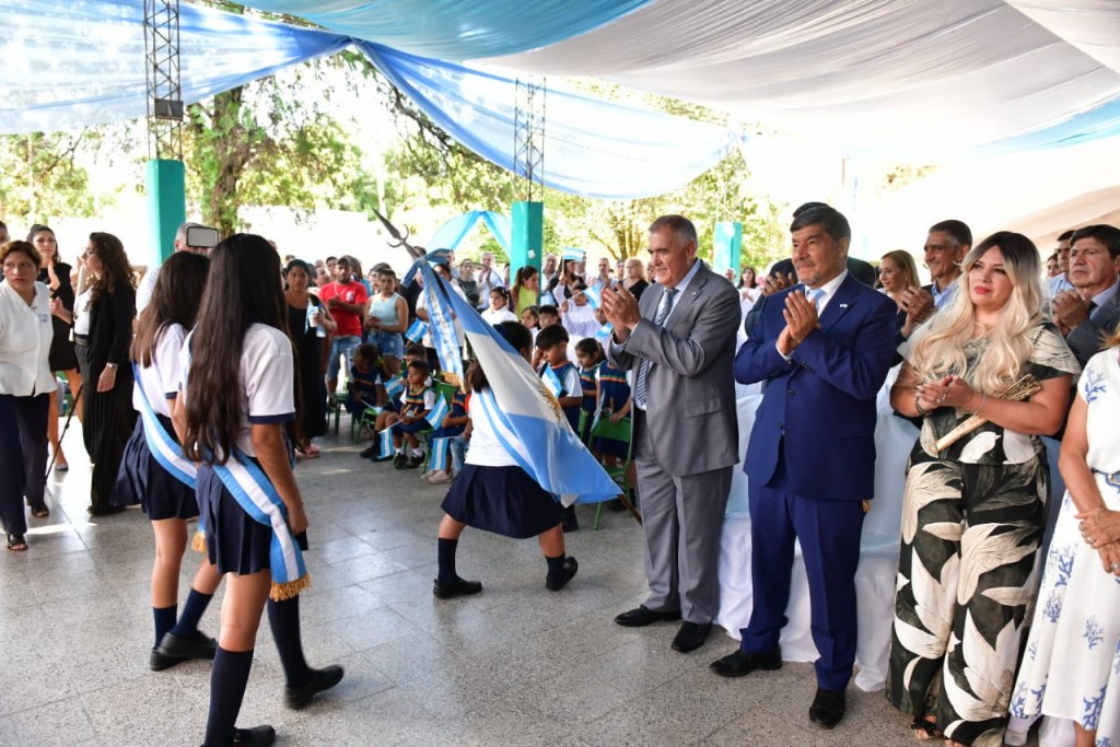 Jaldo encabezó el inicio del ciclo lectivo 2025 en una escuela de Lules