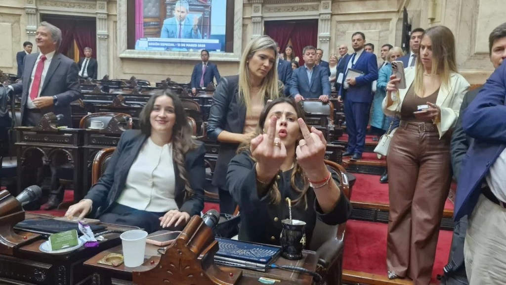 Diputados tuvo un escandaloso final de sesión