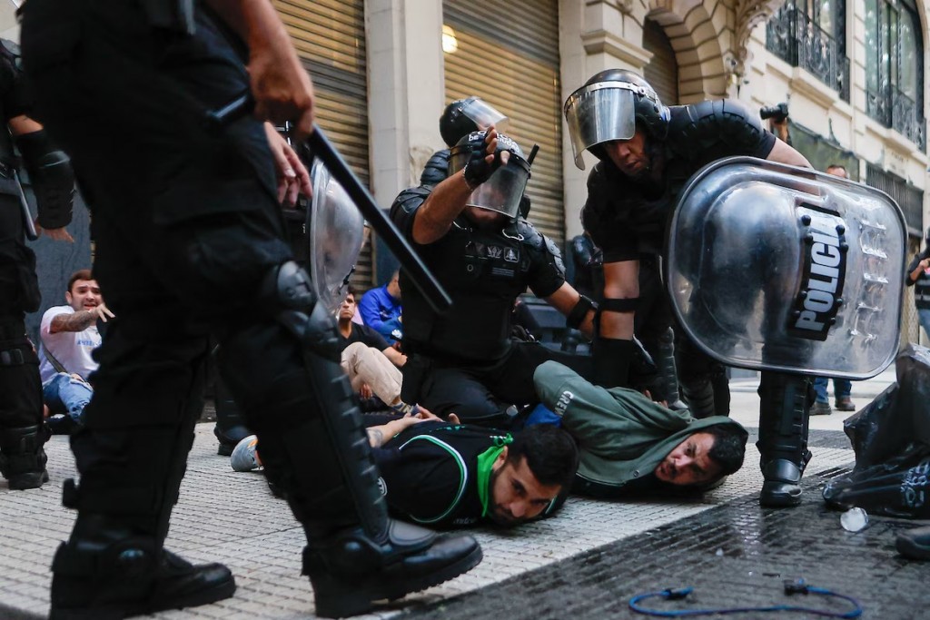 El Gobierno cuestionó a la jueza que ordenó la liberación de los detenidos por los graves incidentes en el Congreso