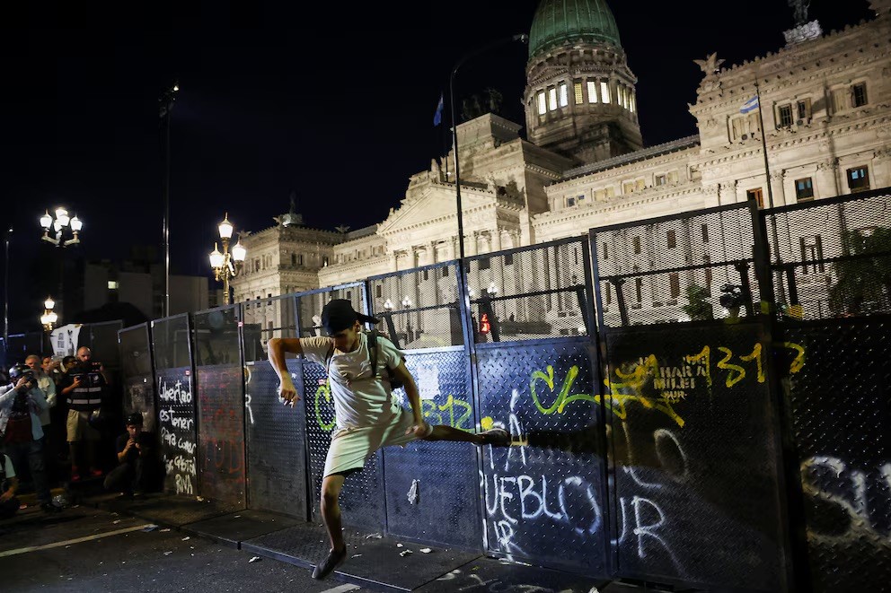 Marcha de jubilados en vivo: con un fuerte operativo policial, concluyó una nueva protesta en el Congreso