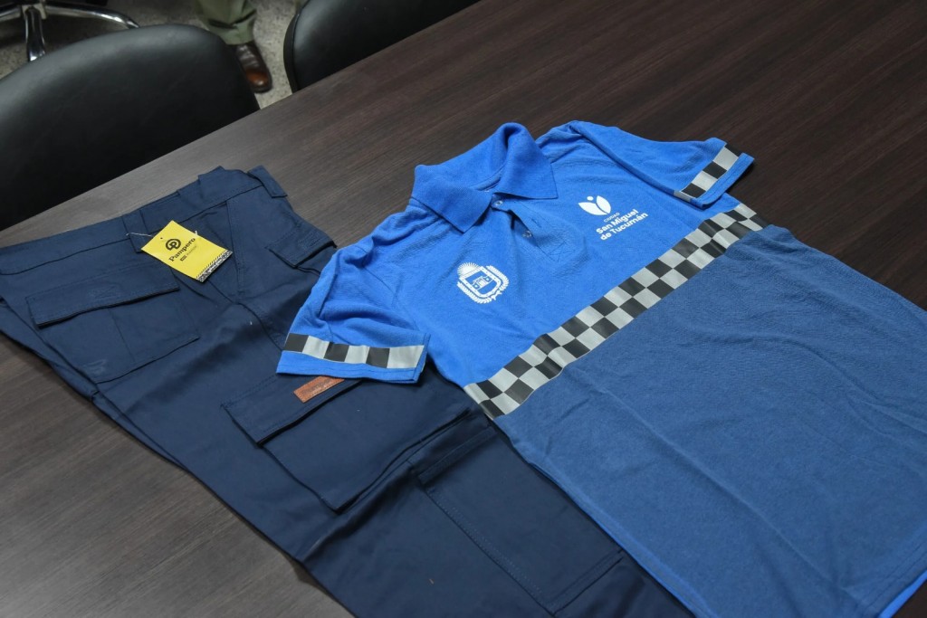 Entregaron nuevos uniformes a los inspectores de Tránsito de la capital