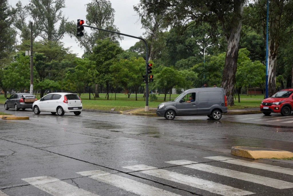 La avenida Coronel Suárez cuenta con un nuevo semáforo