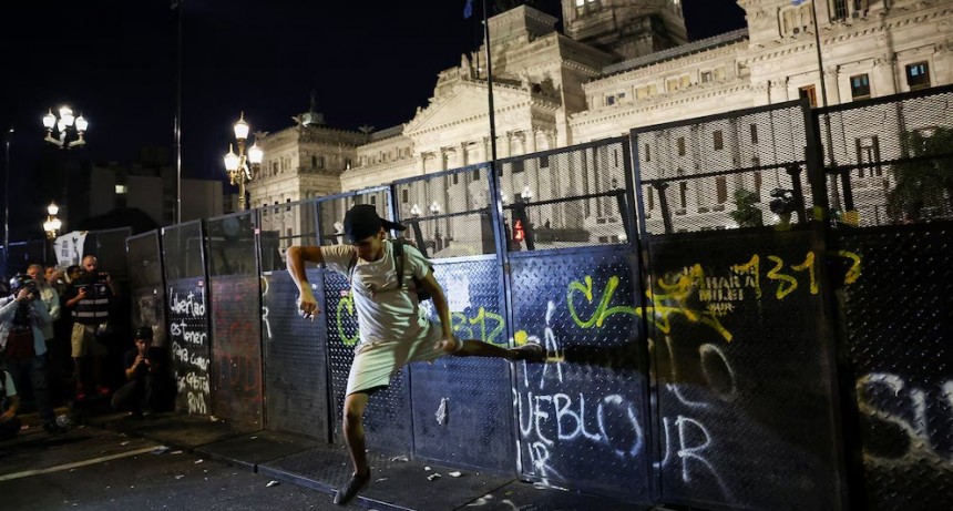 Marcha de jubilados en vivo: con un fuerte operativo policial, concluyó una nueva protesta en el Congreso