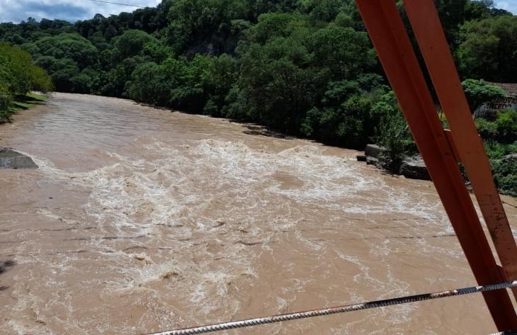 Inauguran repavimentaci&oacute;n y alumbrado en la RP 325 tras 25 a&ntilde;os