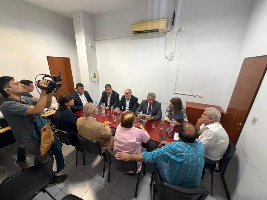 El Gobierno provincial entreg&oacute; nuevo equipamiento de &uacute;ltima tecnolog&iacute;a para hospitales, policl&iacute;nicas y caps de la capital e interior