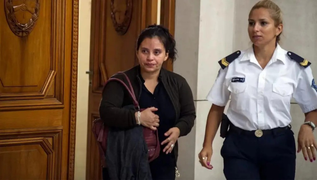 Durante una requisa en la comisar&iacute;a, detectaron panes rellenos de droga