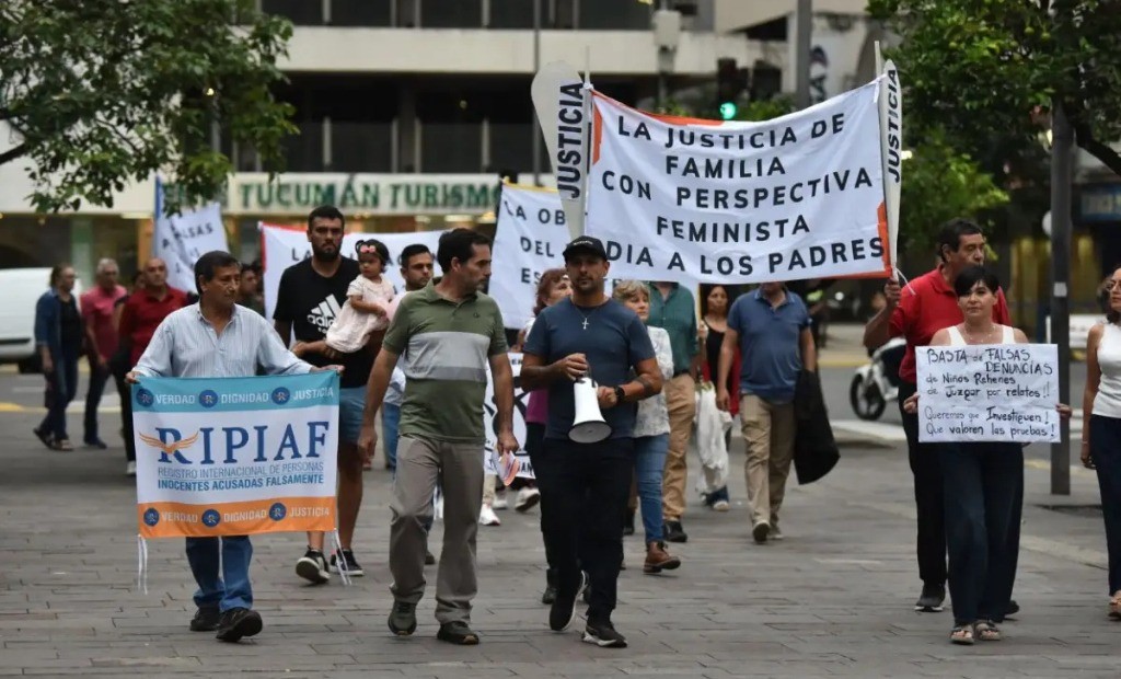 Las lluvias azotaron el sudeste tucumano: anegamientos en Leales, asistencia a familias y tres rutas cortadas