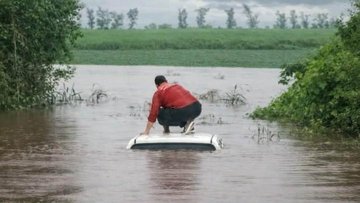 Tras r&eacute;cord de lluvias, autoridades inspeccionan anegamientos y evacuaciones en zonas rurales de Tucum&aacute;n