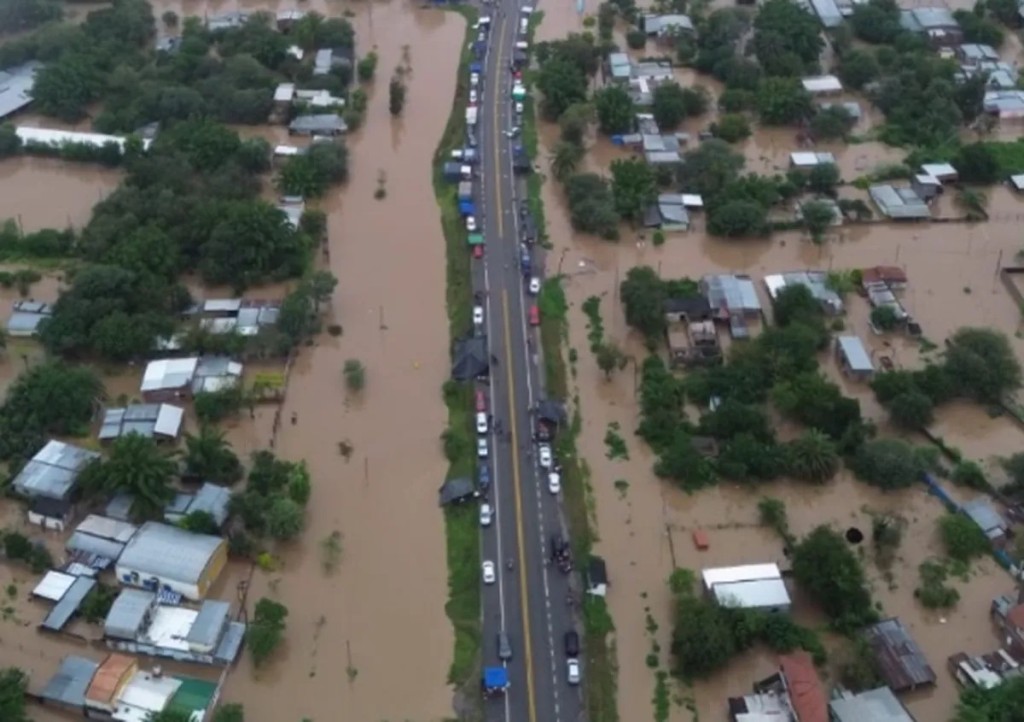 Ruta 157 cortada, derrumbes en la 308 y &aacute;rboles ca&iacute;dos en la 338: el mapa completo de las v&iacute;as intransitables en Tucum&aacute;n