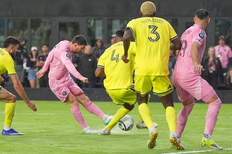 La defensa de Daniel Vila a Sebasti&aacute;n Villa