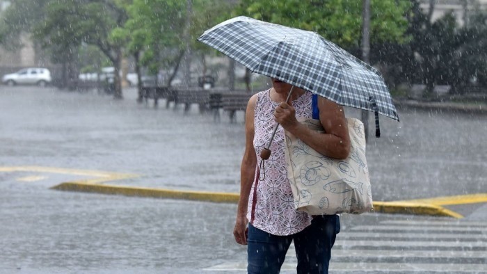 Fin de semana con paraguas: inestabilidad y lluvias aisladas marcan el clima en Tucum&aacute;n hasta el martes