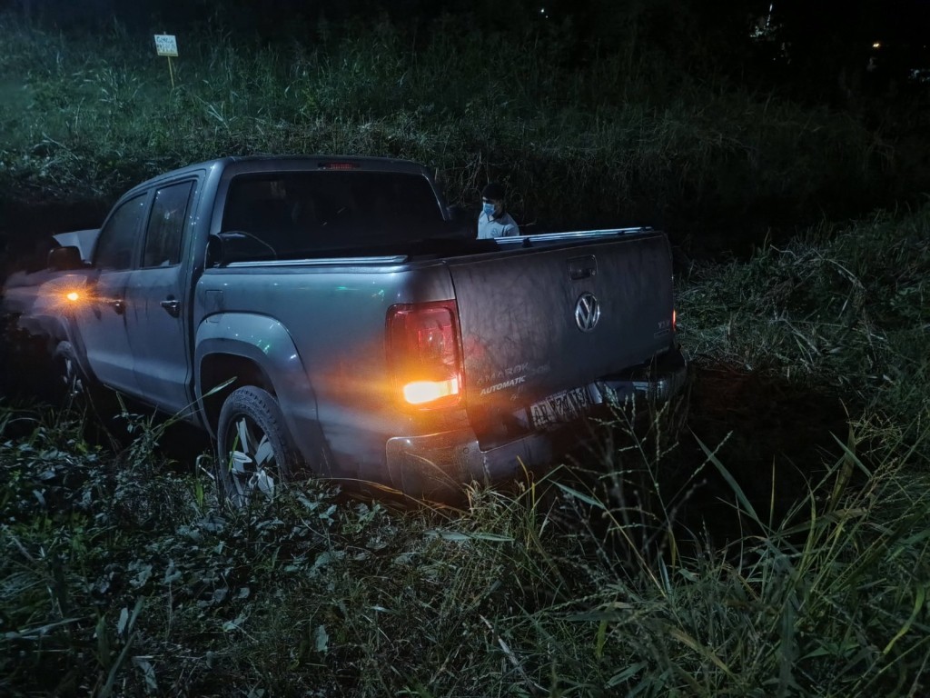 Tragedia en la rotonda de San Pablo: un conductor perdi&oacute; la vida tras despistarse y volcar en una zanja
