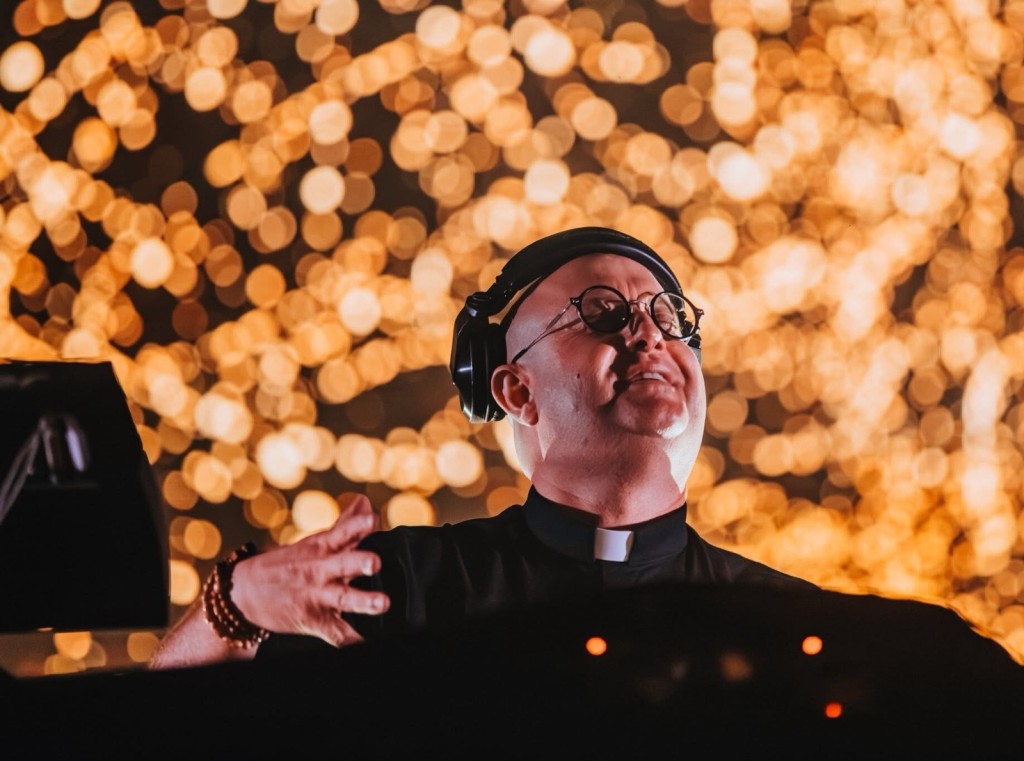 El Padre Guilherme dar&aacute; un show de m&uacute;sica electr&oacute;nica gratis en Plaza de Mayo en homenaje al Papa Francisco