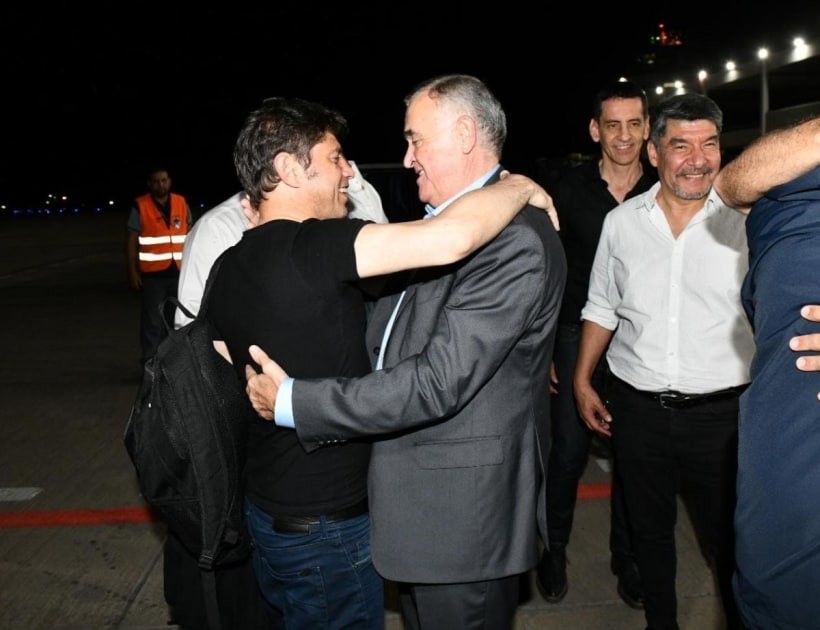 Kicillof busca sumar a los gobernadores del norte que apoyaron a Milei para construir un frente opositor amplio de cara a 2027