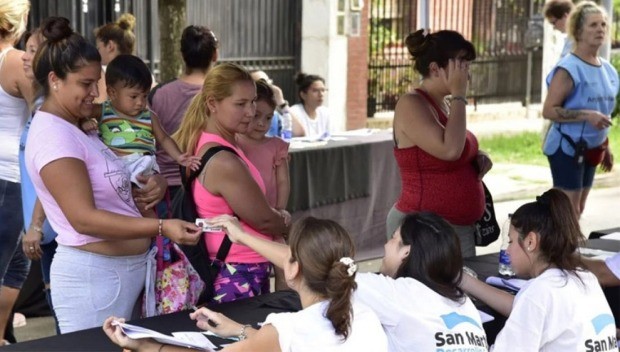 El Gobierno Nacional eliminar&aacute; 900.000 planes sociales en abril y los reemplazar&aacute; con vouchers de capacitaci&oacute;n laboral