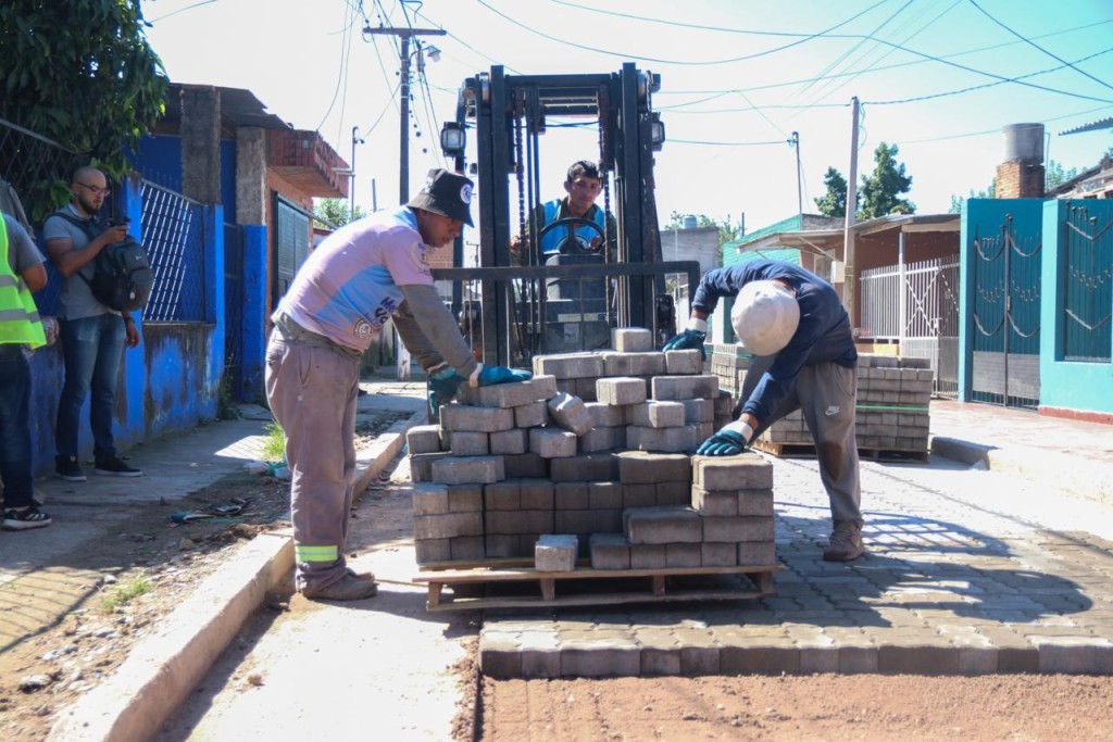 Banda del R&iacute;o Sal&iacute; avanza con 23 cuadras de pavimento articulado y nueva iluminaci&oacute;n LED en barrio Capit&aacute;n Candelaria