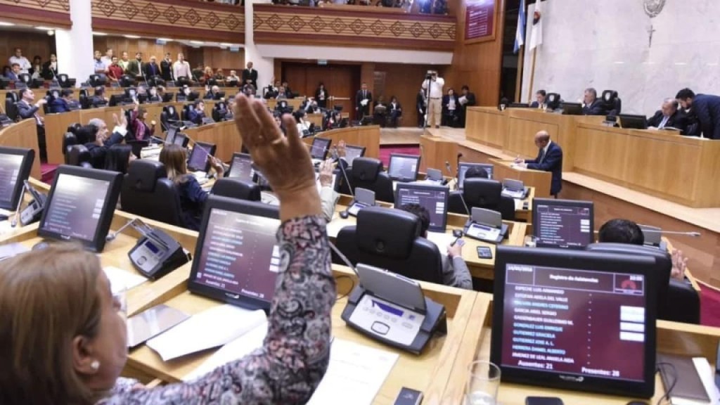 La Legislatura de Tucum&aacute;n posterg&oacute; el tratamiento de la emergencia por inundaciones tras observaciones de la oposici&oacute;n y el Ejecutivo