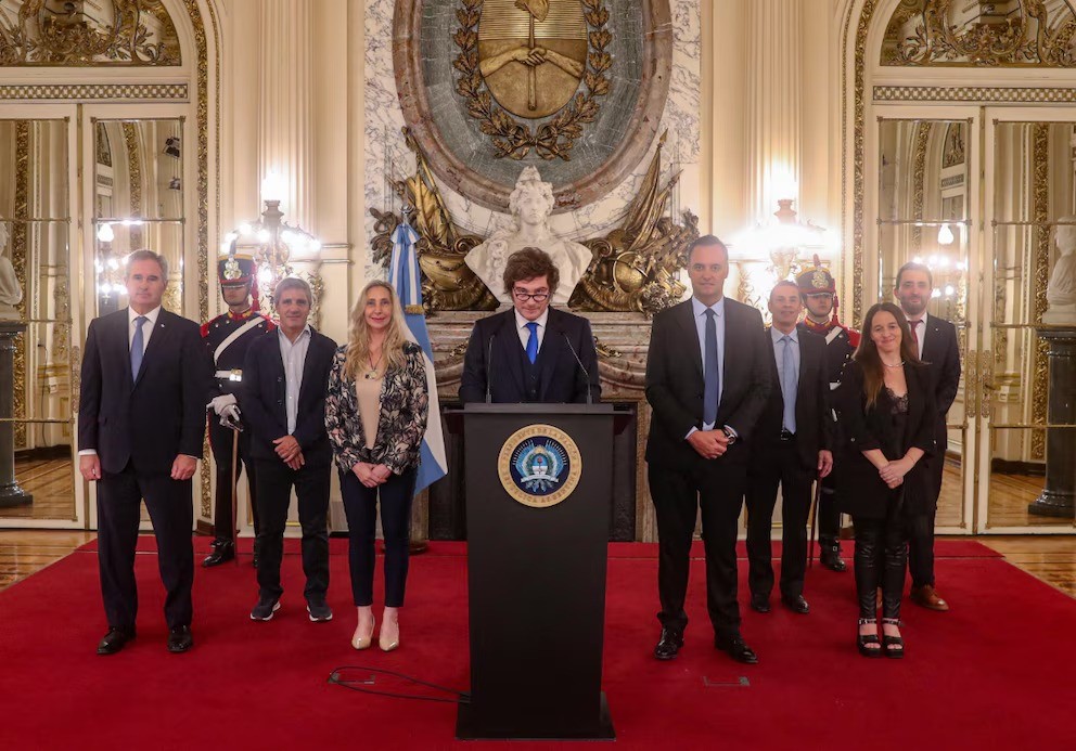 Milei sali&oacute; al cruce de Cristina Kirchner por el fallo de YPF: &ldquo;El populismo aparenta beneficios, pero trae consecuencias&rdquo;