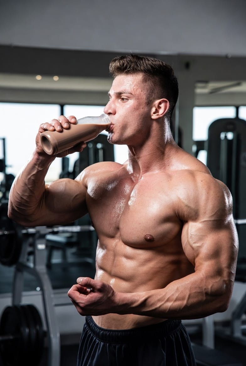Leche con chocolate y entrenamiento: un estudio revela mejoras en fuerza y masa muscular en solo 8 semanas