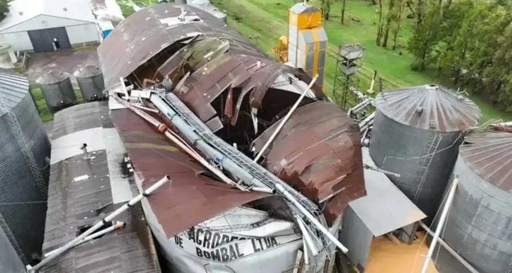 Furia de la naturaleza en el sur santafesino: un tornado dej&oacute; sin luz y con severos da&ntilde;os estructurales a Bombal