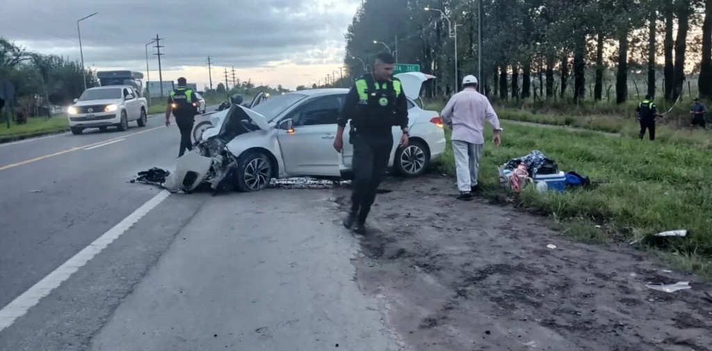 Choque en Ruta 38: dos conductores derivados al Padilla tras un fuerte impacto entre una camioneta y un auto