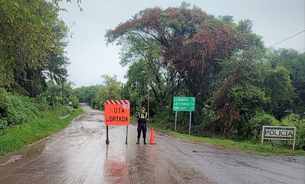 Crecida del r&iacute;o Medina provoc&oacute; el desborde en Aguilares y oblig&oacute; a cortar la ruta nacional 65