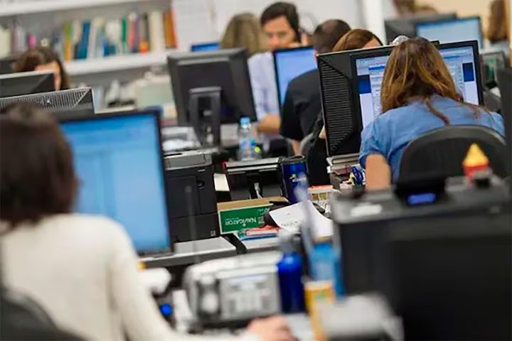 El Gobierno oficializ&oacute; aumentos salariales escalonados para empleados p&uacute;blicos con vigencia retroactiva