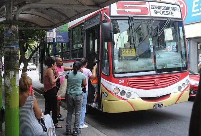 El transporte p&uacute;blico de Tucum&aacute;n enfrenta un &ldquo;momento l&iacute;mite&rdquo; por la suba de combustibles y advierten sobre reducci&oacute;n de servicios