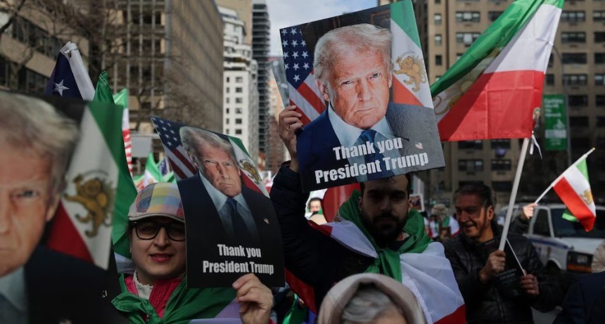 Trump lanza un ultim&aacute;tum a las fuerzas de seguridad de Ir&aacute;n: "R&iacute;ndanse o enfrentar&aacute;n una muerte segura"