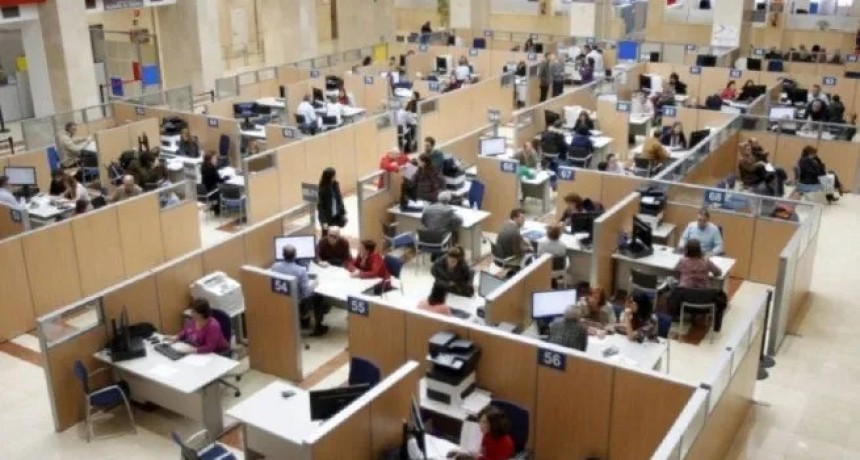 Empleo p&uacute;blico: el Estado nacional elimin&oacute; 62.768 cargos en 13 meses y achic&oacute; la planta un 18%