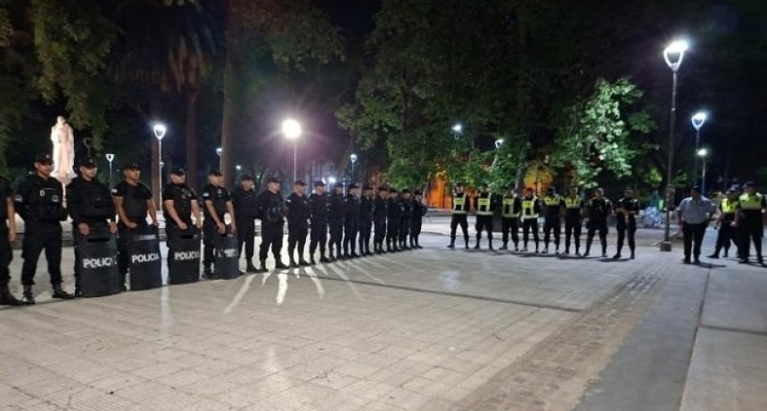 UPD en Tucum&aacute;n: 150 efectivos policiales custodian los festejos estudiantiles en la madrugada del primer d&iacute;a de clases