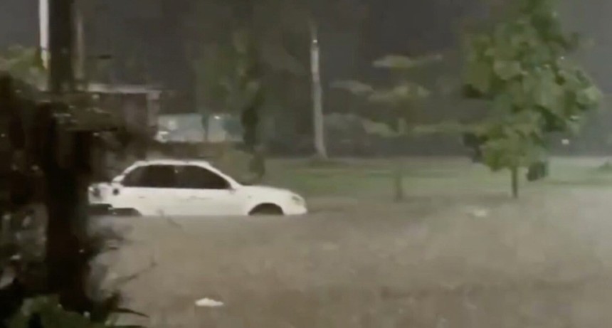 Fuerte temporal en el sur tucumano: calles anegadas, rutas cortadas y familias aisladas por la tormenta
