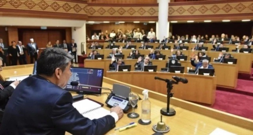 La Legislatura elige al nuevo Defensor del Pueblo entre una terna de tres candidatos