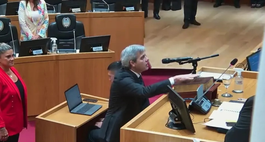 Con 38 votos, la Legislatura consagr&oacute; a Agust&iacute;n Fern&aacute;ndez como Defensor del Pueblo en una sesi&oacute;n atravesada por denuncias de "subordinaci&oacute;n pol&iacute;tica"