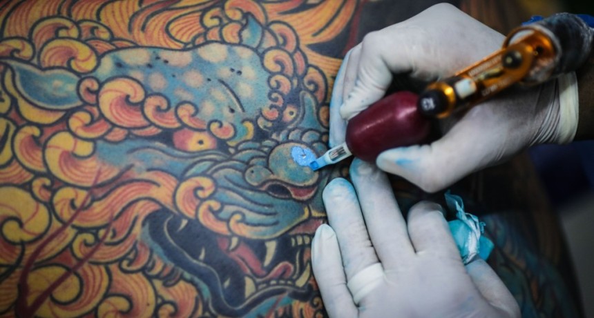 Tatuajes: seg&uacute;n estudios recientes, la tinta viaja por el cuerpo y puede afectar el sistema inmunol&oacute;gico a largo plazo