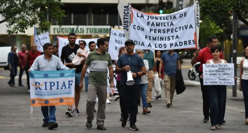 Denuncias falsas y v&iacute;nculos rotos: la protesta que puso el foco en el funcionamiento de la justicia de Familia en Tucum&aacute;n