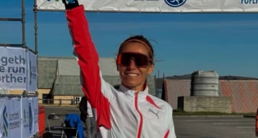 Candela Cerrone hizo historia en Malvinas: la argentina gan&oacute; la marat&oacute;n m&aacute;s austral del mundo y emocion&oacute; con su dedicatoria