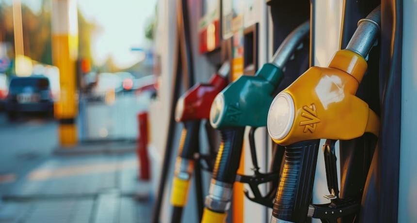 Suba de combustibles: la nafta premium supera los $2.000 y el gasoil trepa hasta $2.127