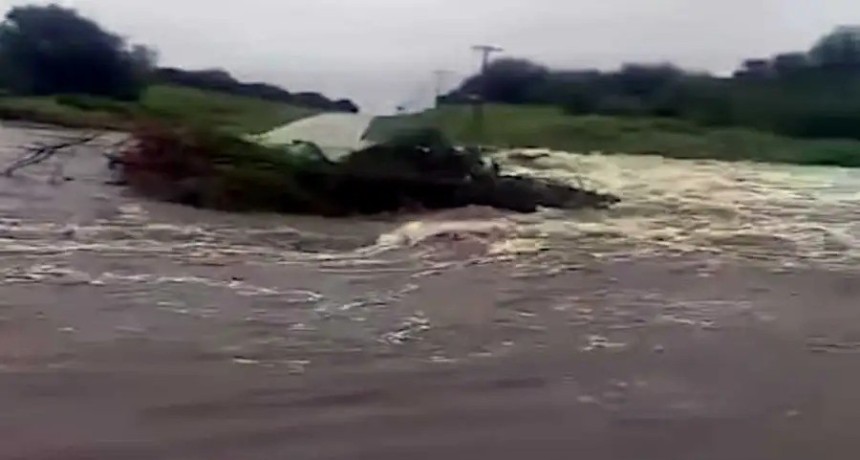 Ruta 157 cortada, derrumbes en la 308 y &aacute;rboles ca&iacute;dos en la 338: el mapa completo de las v&iacute;as intransitables en Tucum&aacute;n